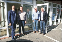 2004 wurde die CornTec GmbH mit der Geschäftsführung um Dipl.-Ing. Hermann Rugen (2. v. l.) und Dr. Claus Diekel (3. v. l.) gegründet. Bürgermeister Helmut Knurbein (links) und Heinz Schöttmer (rechts), Leiter der Stabsstelle Wirtschaftsförderung, machten