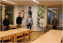 Bürgermeister Knurbein besichtigt modernisierte Zimmer des Jugend- und Kulturgästehauses