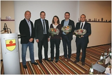 Neuer Ratsvorsitzender Richard Dickmann (UWG), Bürgermeister Helmut Knurbein sowie seine ehrenamtlichen Stellvertreter Andrea Kötter (SPD), Jochen Hilckmann (UWG) und Tobias Kemper (BFM – FDP).