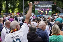 Public Viewing auf der Schülerwiese