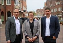 Bürgermeister Helmut Knurbein (links) und Wirtschaftsförderer Alexander Kassner (rechts) heißen die neue Kollegin Janine Baalmann willkommen. Als Citymanagerin wird sie künftig vor allem Ansprechpartnerin für die Einzelhändler in der Stadt Meppen sein.