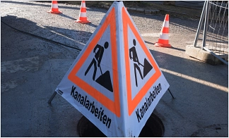 Stadtwerke spülen Kanalisation