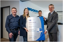 Freude über die Zertifizierung der TOP Ausbildung bei Wocken: Eckhard Lammers (IHK, rechts), Bernd Kelker, Verena Tausch und Sven Tappel (alle Wocken IT Partner GmbH, von links).
